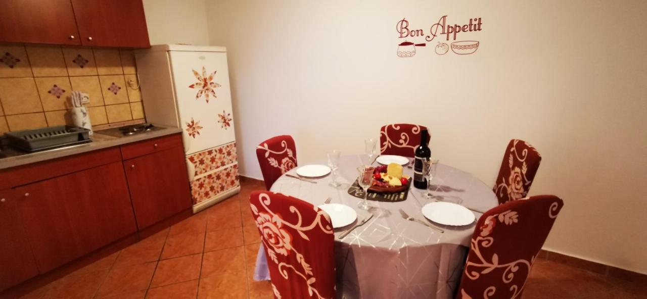 Apartmani Marija Kolan Exterior foto